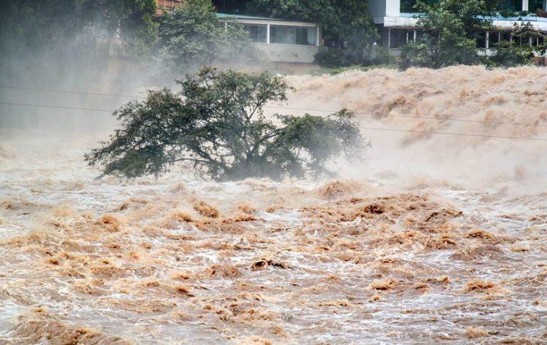 best flood survival tips DIY natural disaster fix medical usage